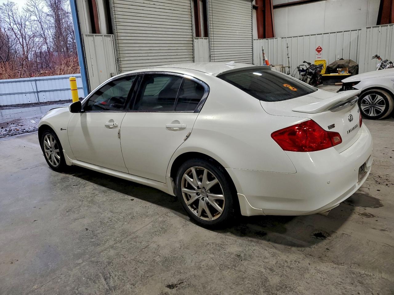 2011 Infiniti G37 - Image 2