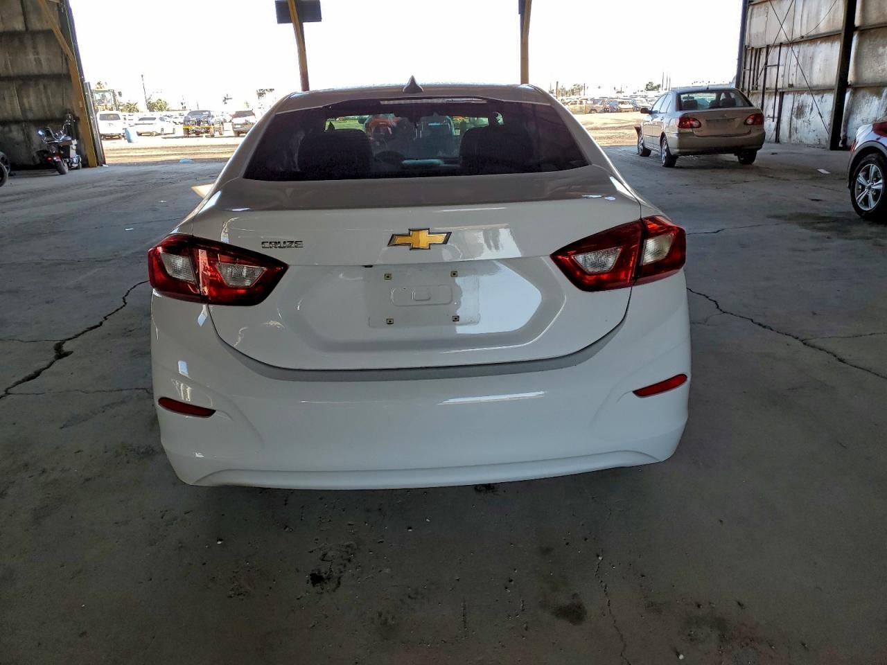 2018 Chevrolet Cruze Ls - Image 6