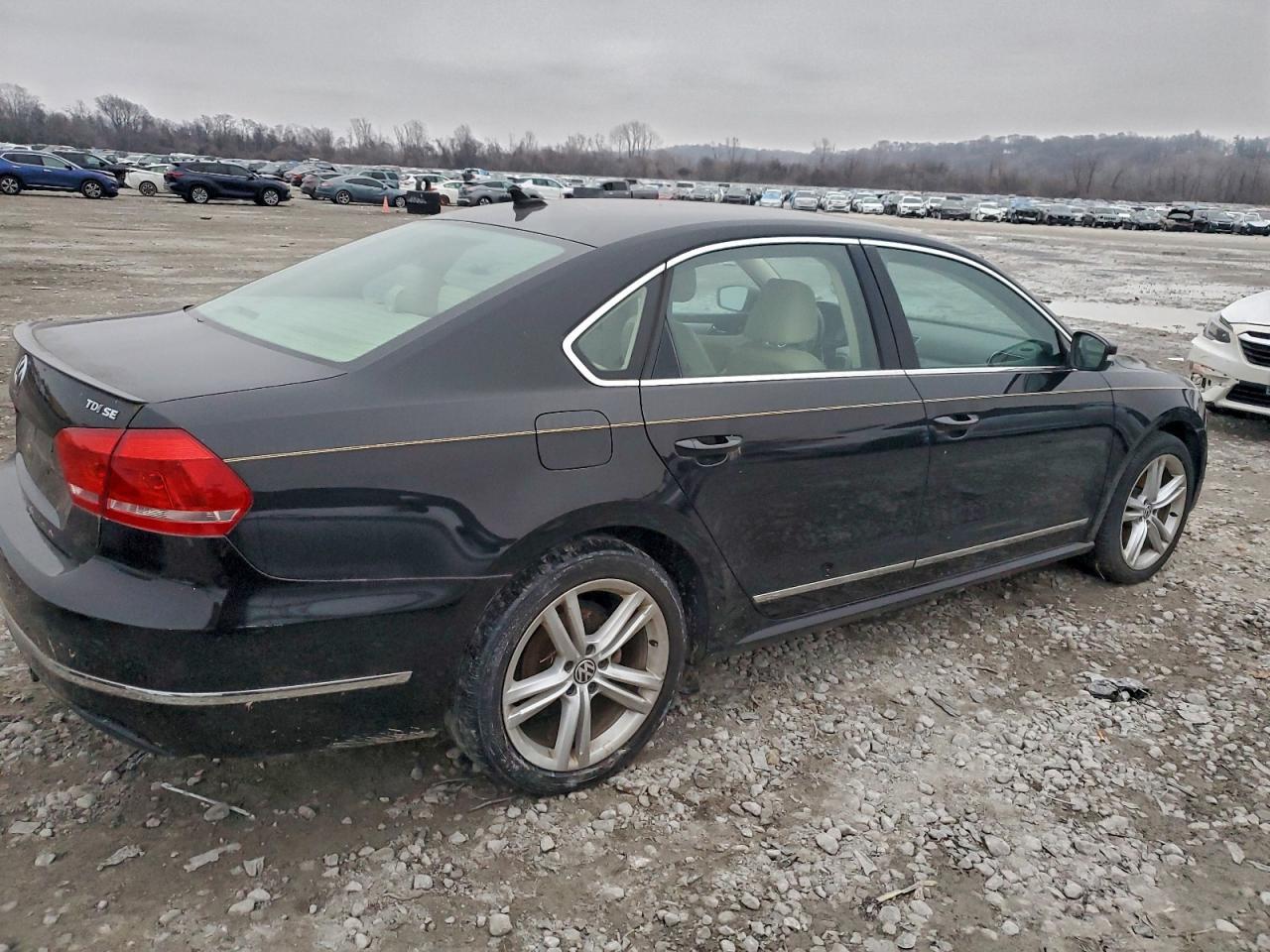 2013 Volkswagen Passat Se - Image 3