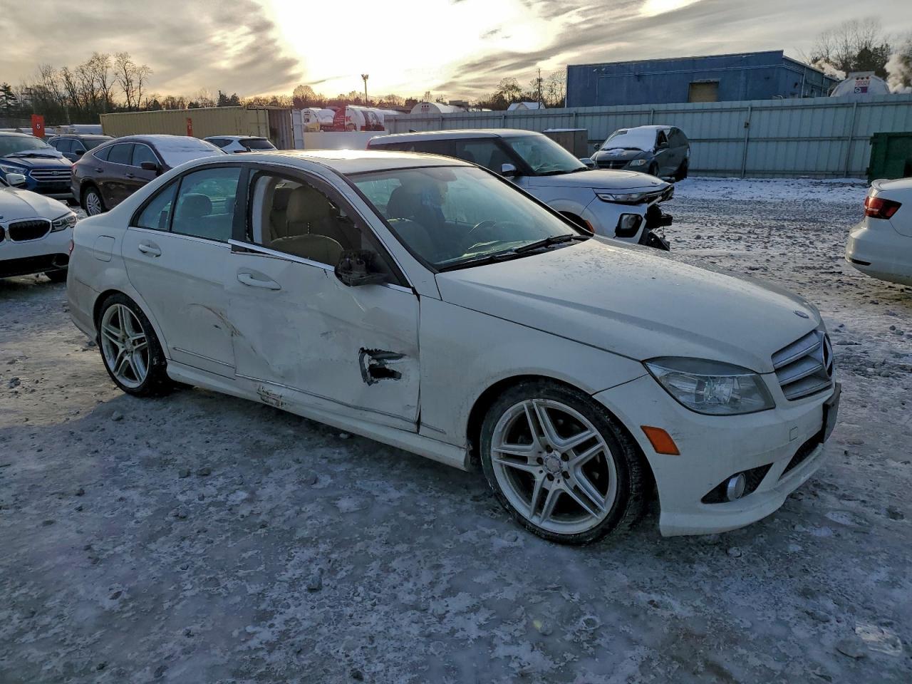 2010 Mercedes-Benz C 300 4Matic - Фото 4