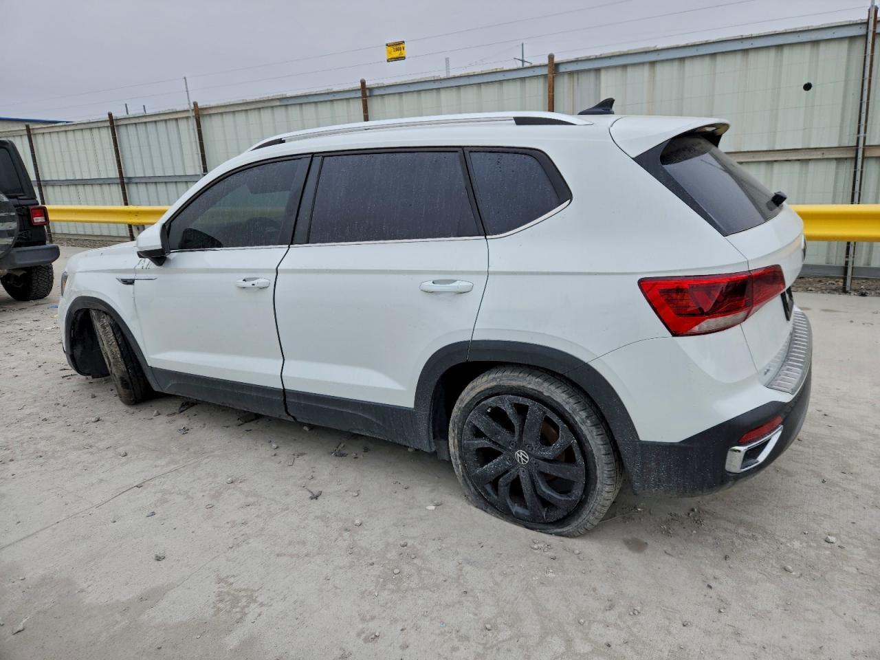2023 Volkswagen Taos Se - Фото 2