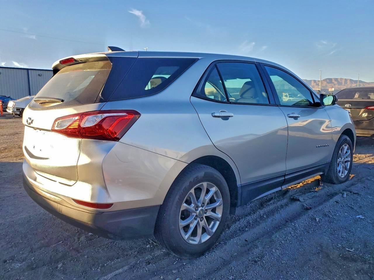 2019 Chevrolet Equinox Ls - Фото 3