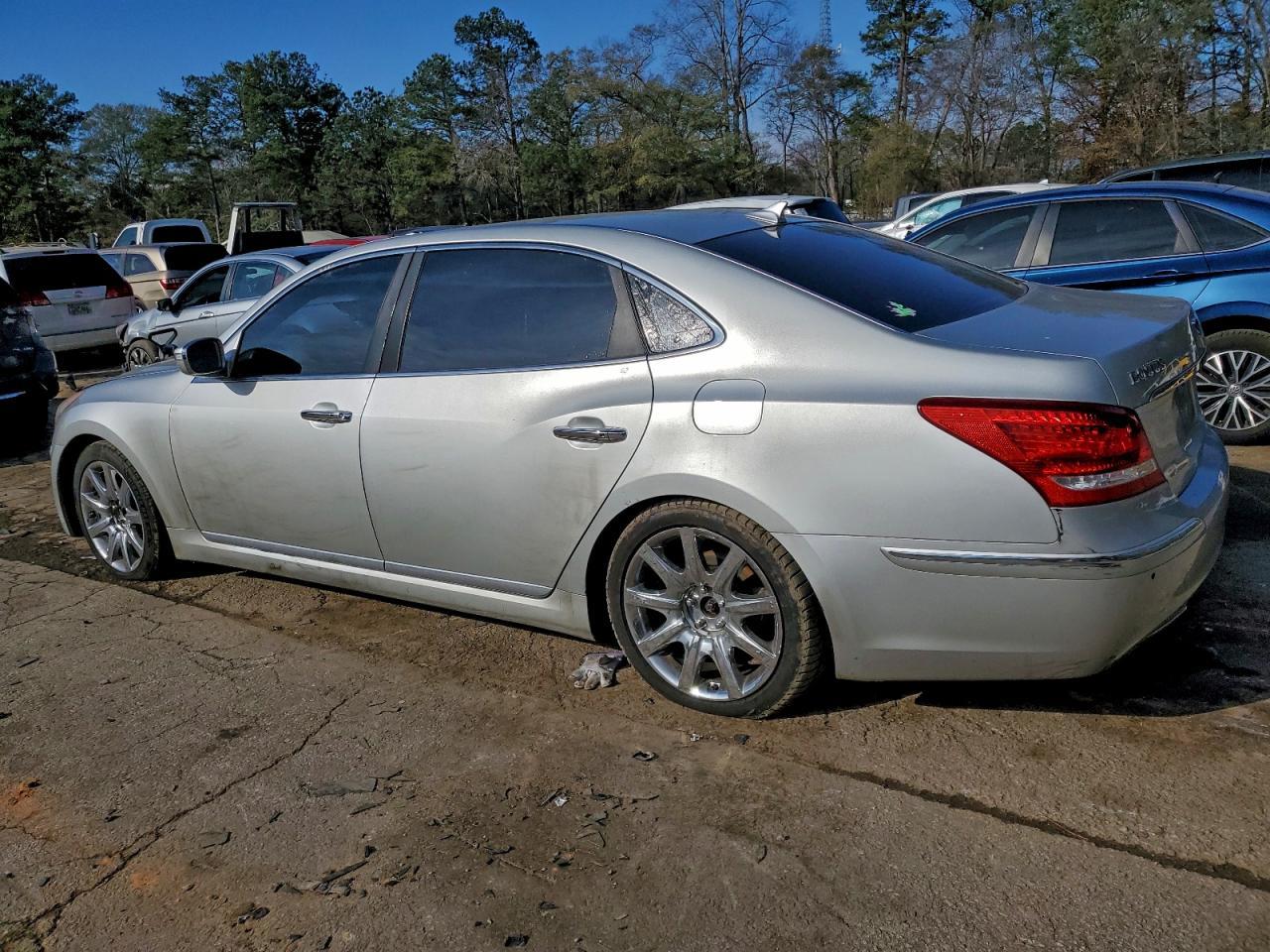 2011 Hyundai Equus Signature - Image 2