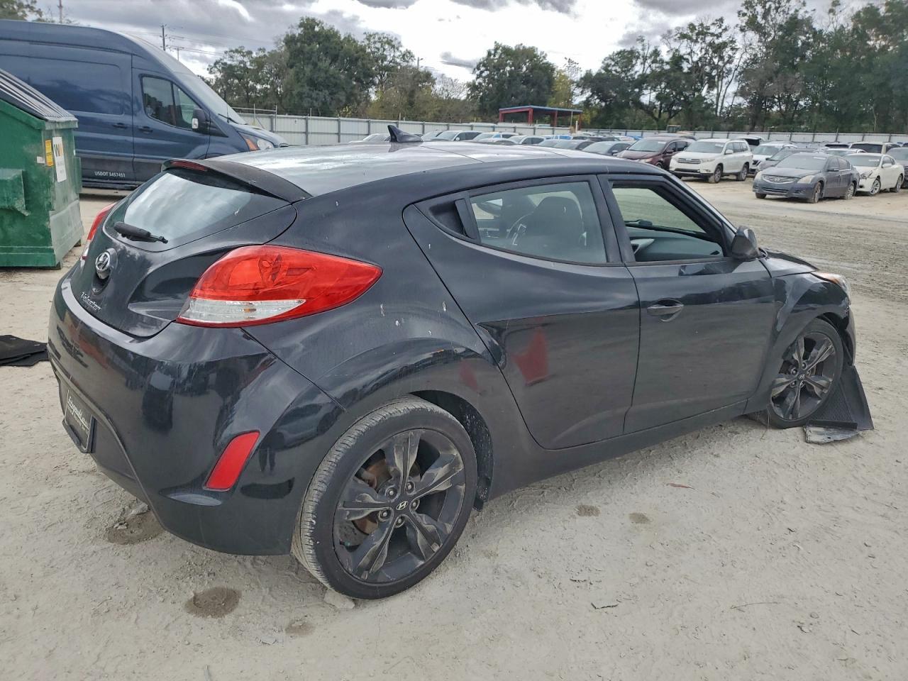 2017 Hyundai Veloster - Фото 3