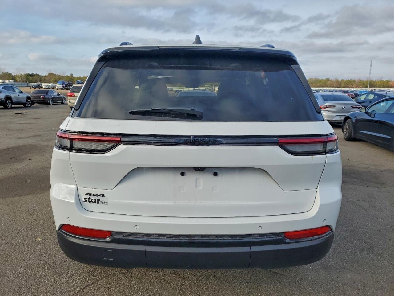 2025 Jeep Grand Cherokee Laredo - Фото 6