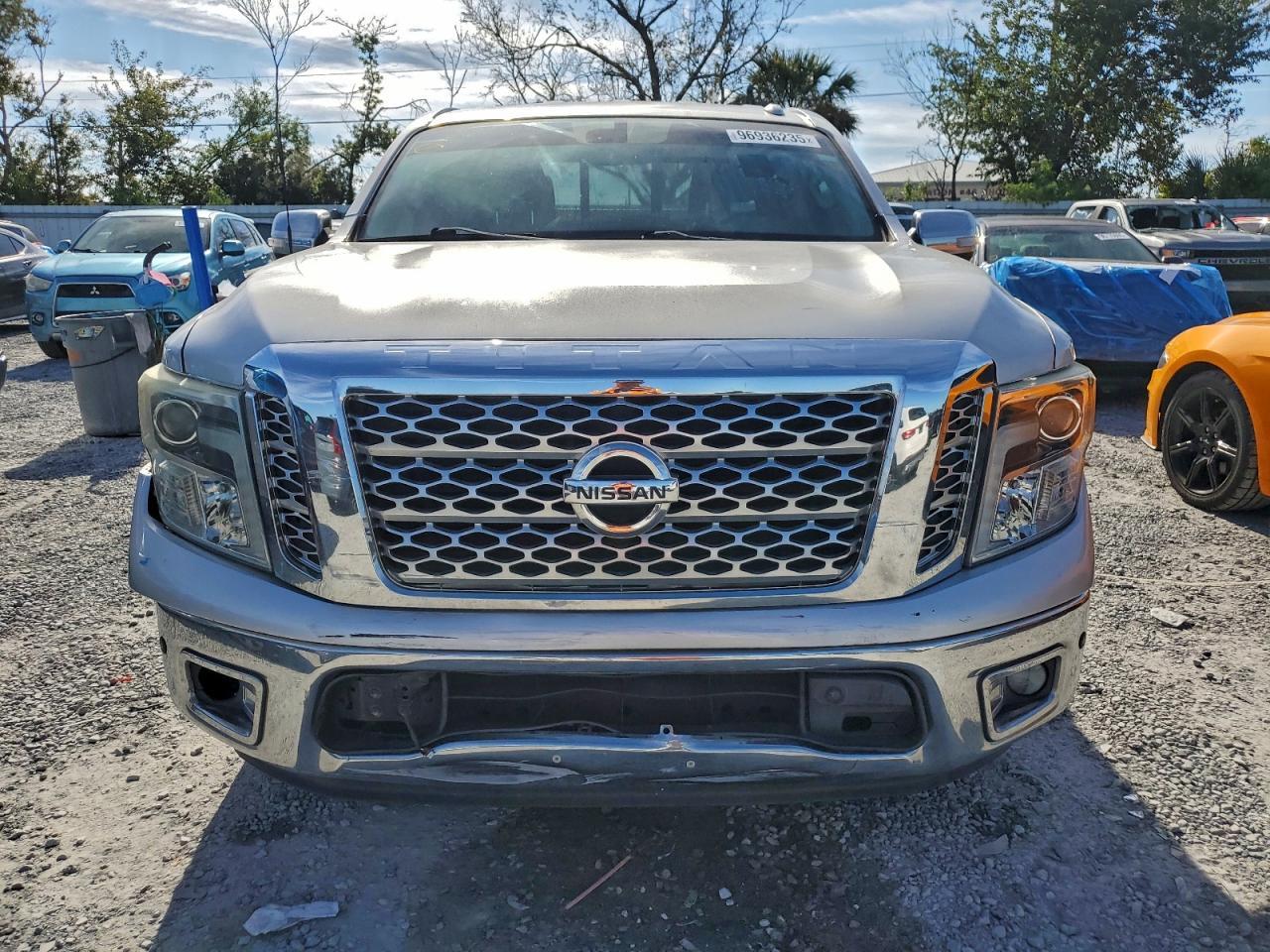 2017 Nissan Titan Sv - Image 5