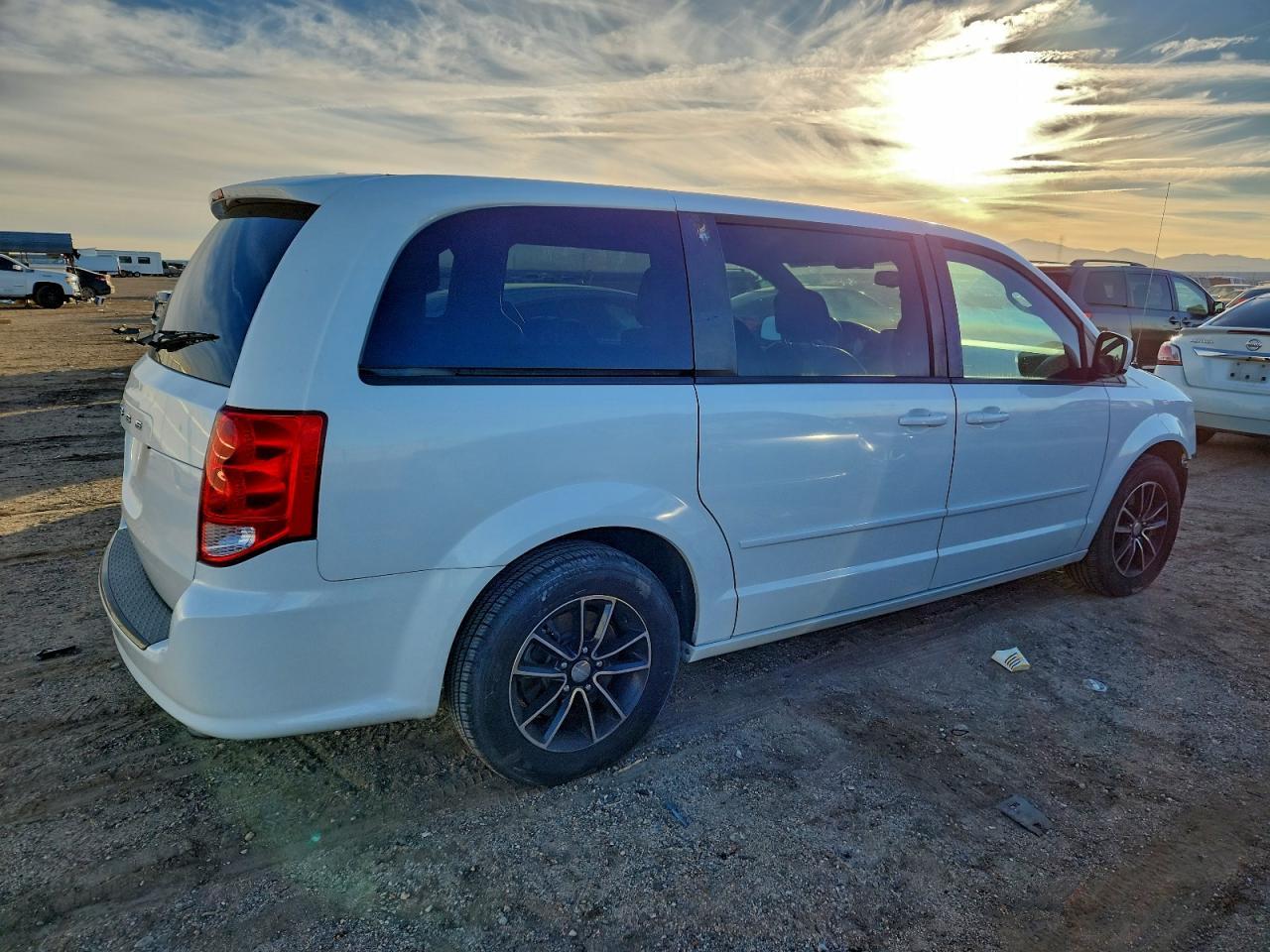 2016 Dodge Grand Caravan Sxt - Image 3