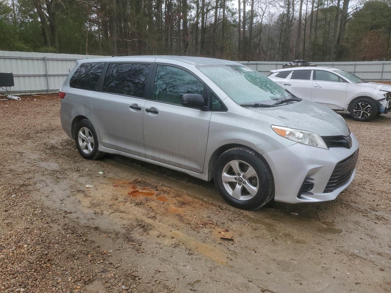 2020 Toyota Sienna L - Фото 4