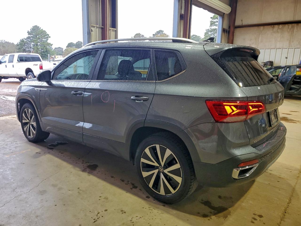 2022 Volkswagen Taos Se - Фото 2