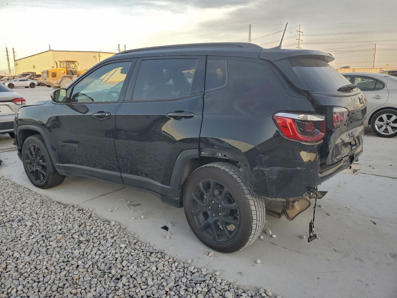 2022 Jeep Compass Latitude - Фото 2
