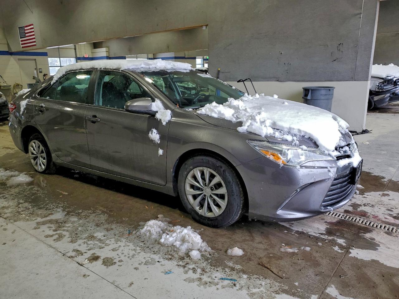 2017 Toyota Camry Le - Image 4