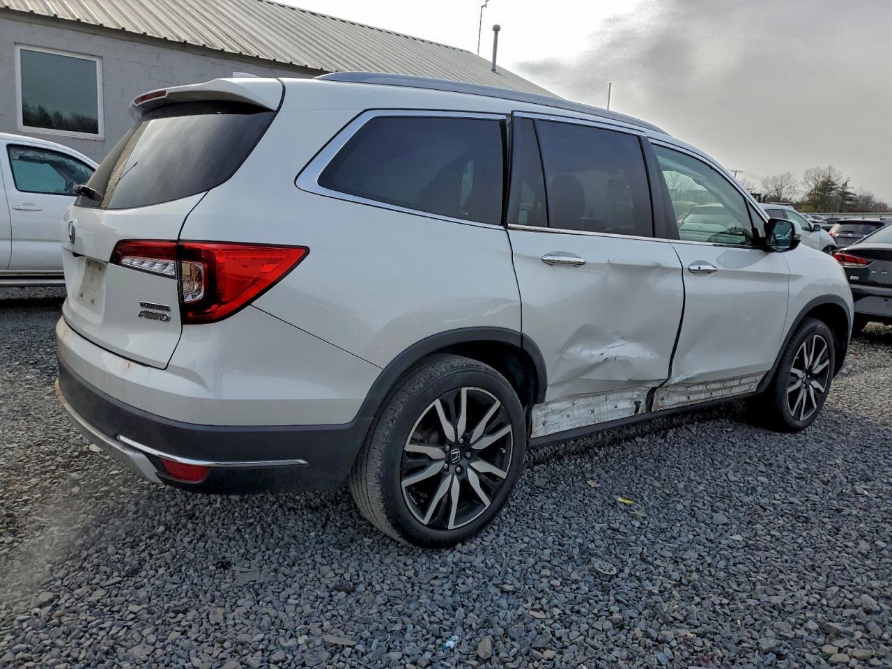 2022 Honda Pilot Touring - Image 3