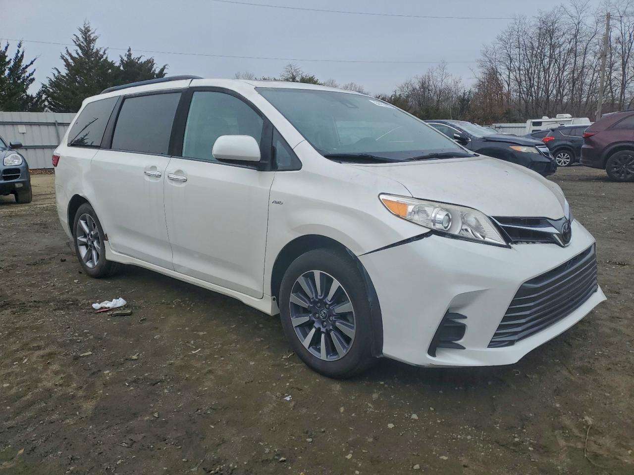 2019 Toyota Sienna Xle - Image 4