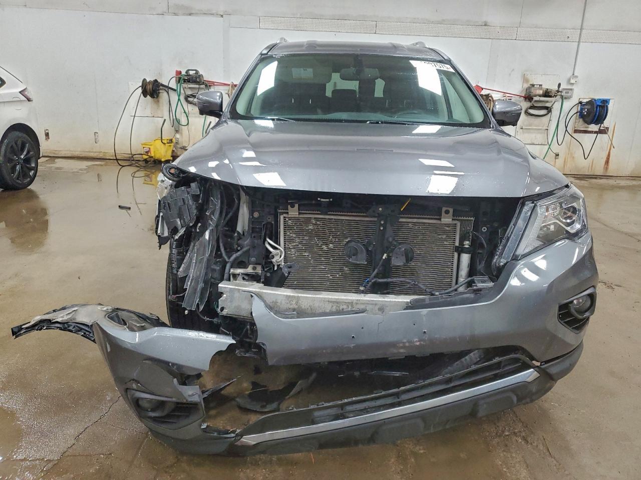 2019 Nissan Pathfinder S - Фото 5