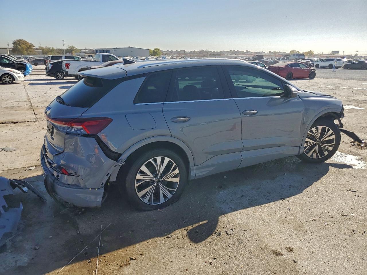 2025 Audi Q4 E-Tron Premium - Фото 3