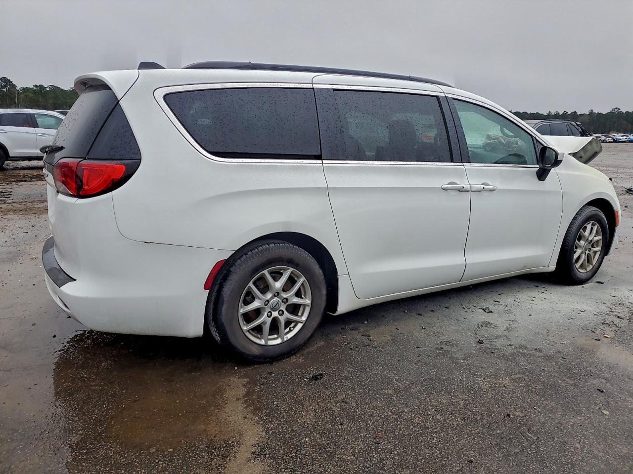 2021 Chrysler Voyager Lxi - Фото 3