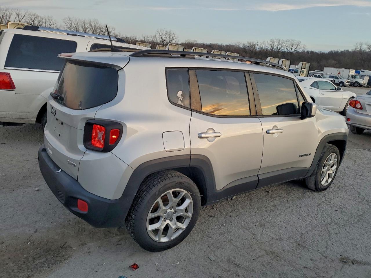 2018 Jeep Renegade Latitude - Image 3