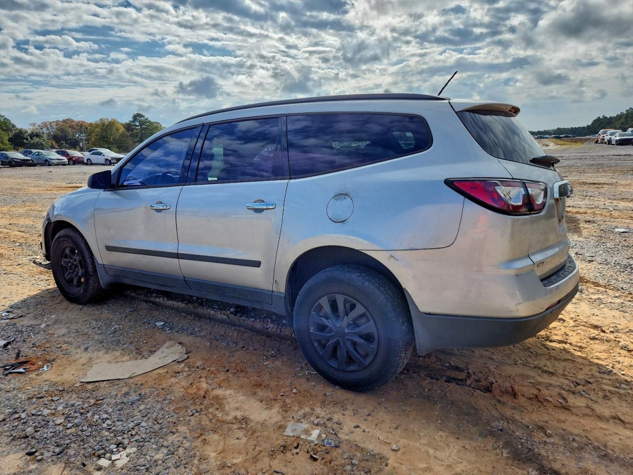 2015 Chevrolet Traverse Ls - Фото 2