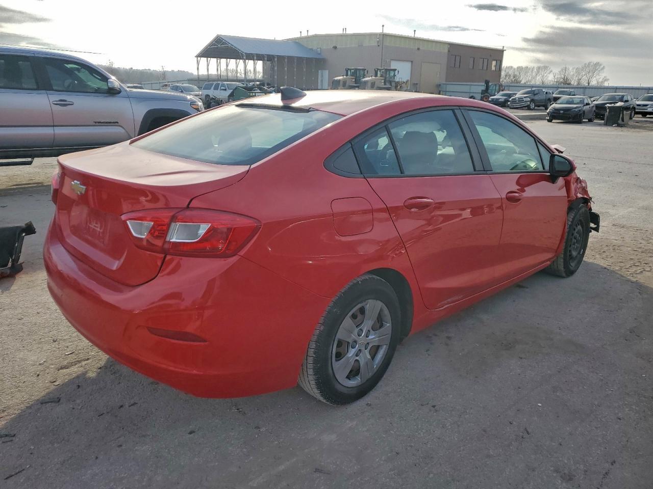 2017 Chevrolet Cruze Ls - Фото 3