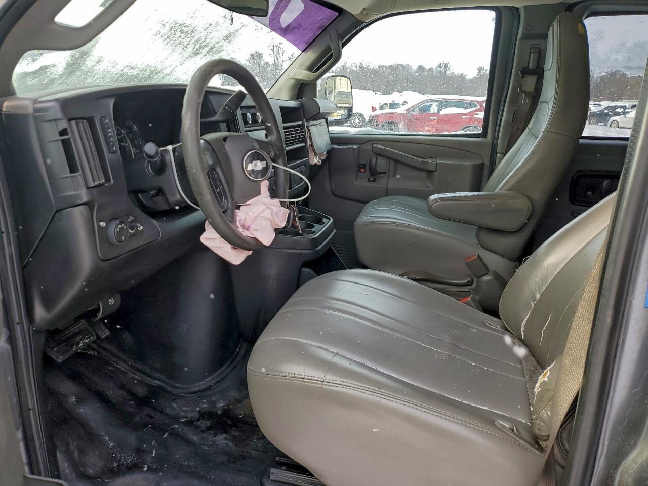 2017 Chevrolet Express G2500 Ls - Image 7