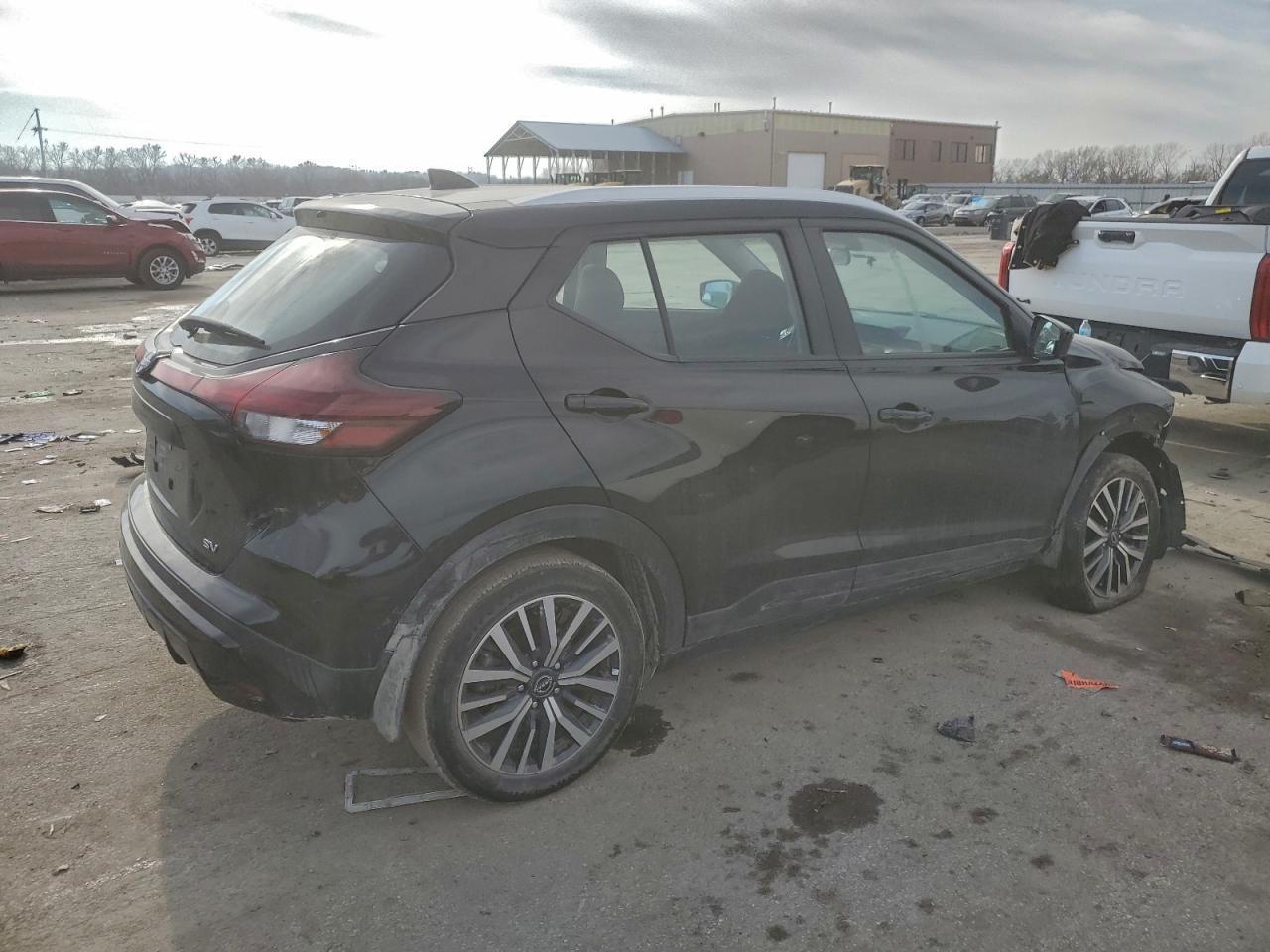 2023 Nissan Kicks Sv - Image 3