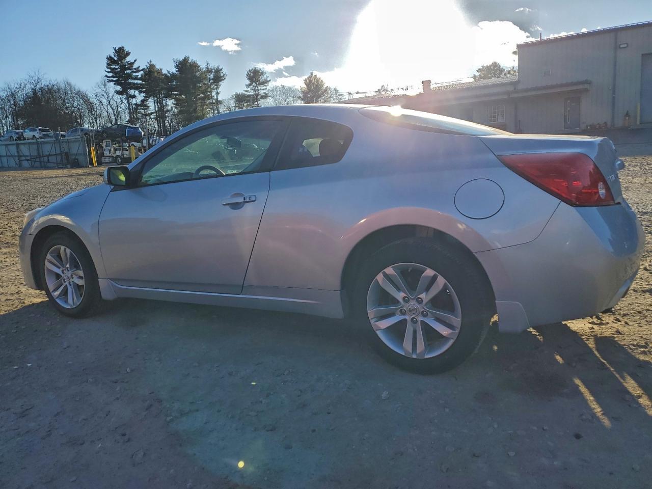 2012 Nissan Altima - Image 2