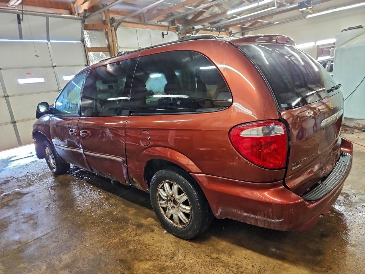 2007 Chrysler Town & Country Touring - Фото 2
