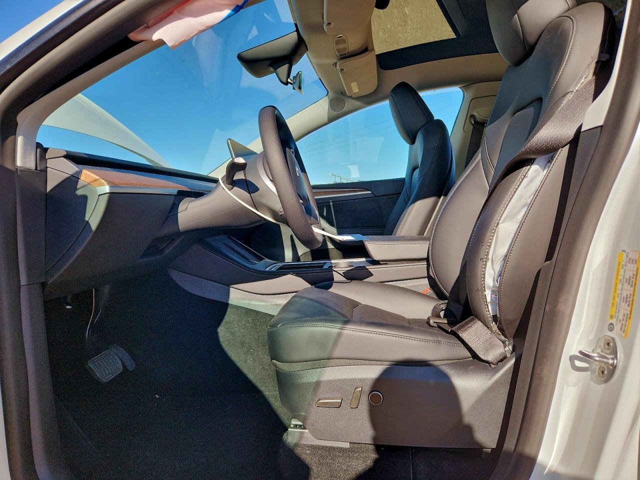 2025 Tesla Model Y - Фото 7