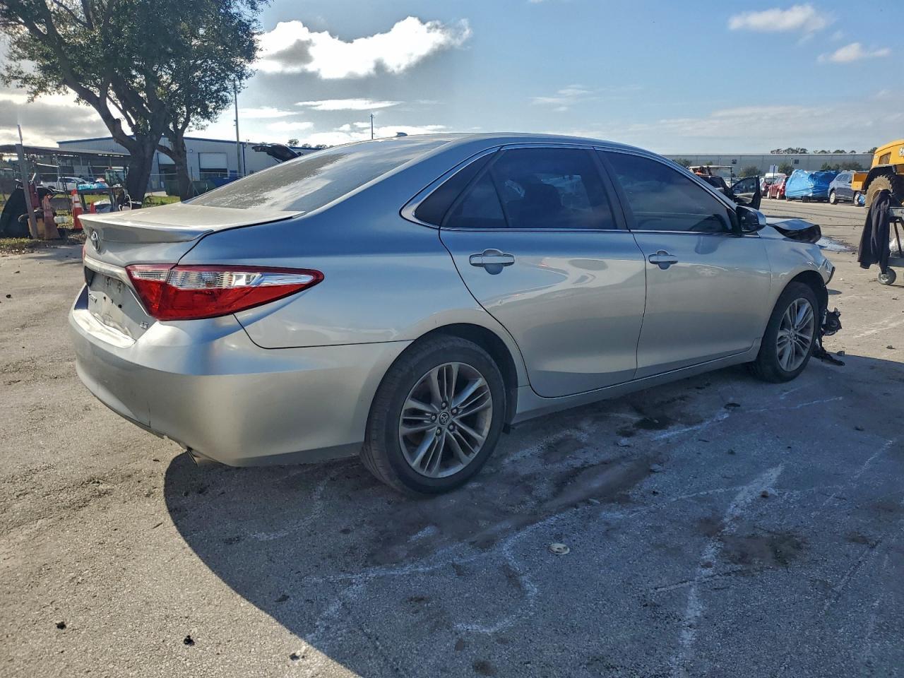 2015 Toyota Camry Se - Фото 3