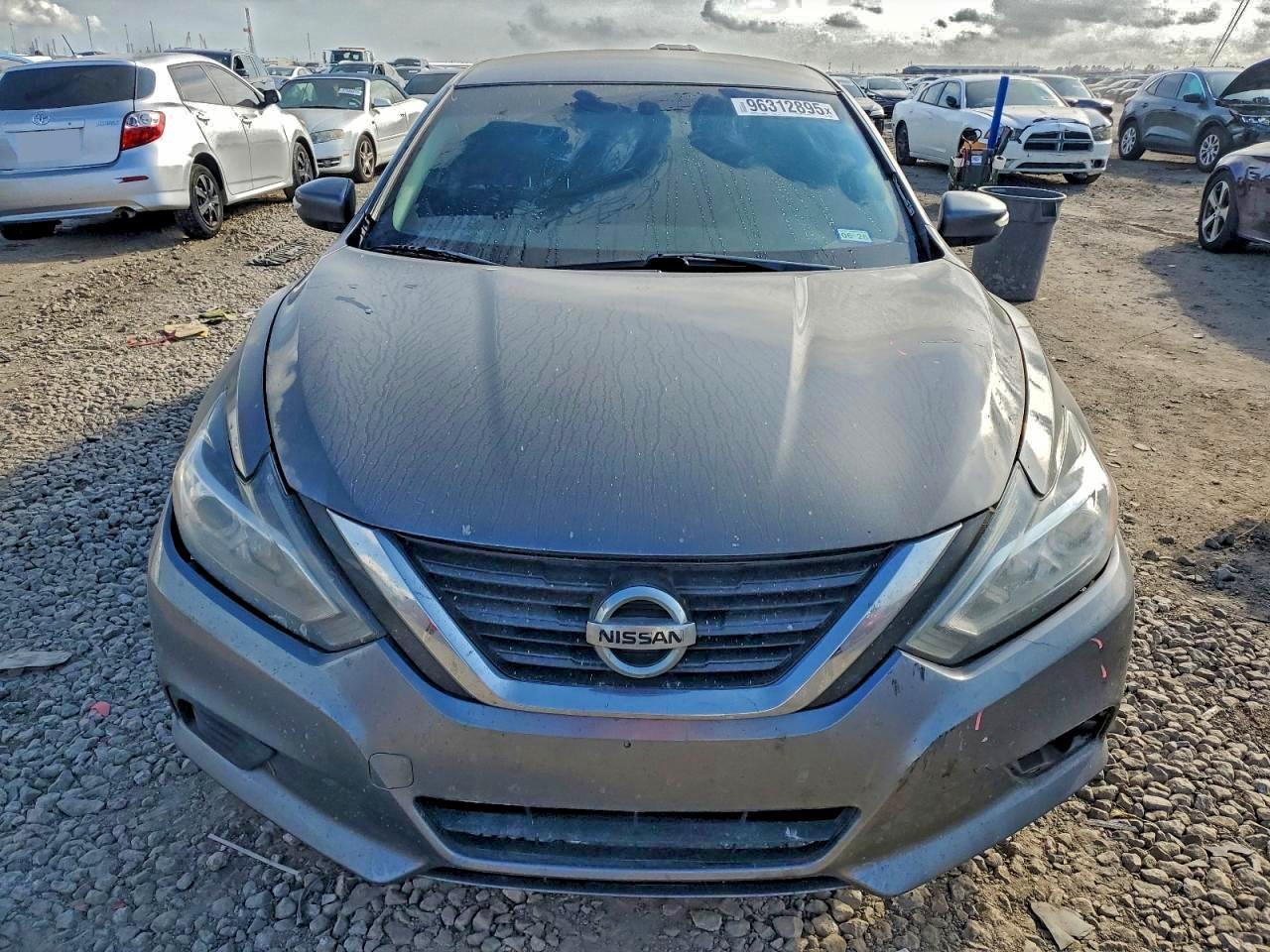 2018 Nissan Altima 2.5 - Image 5