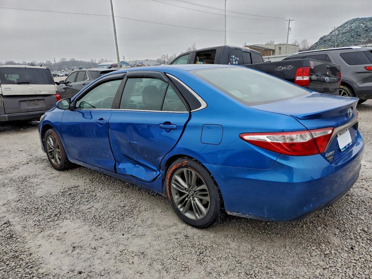 2017 Toyota Camry Le - Фото 2