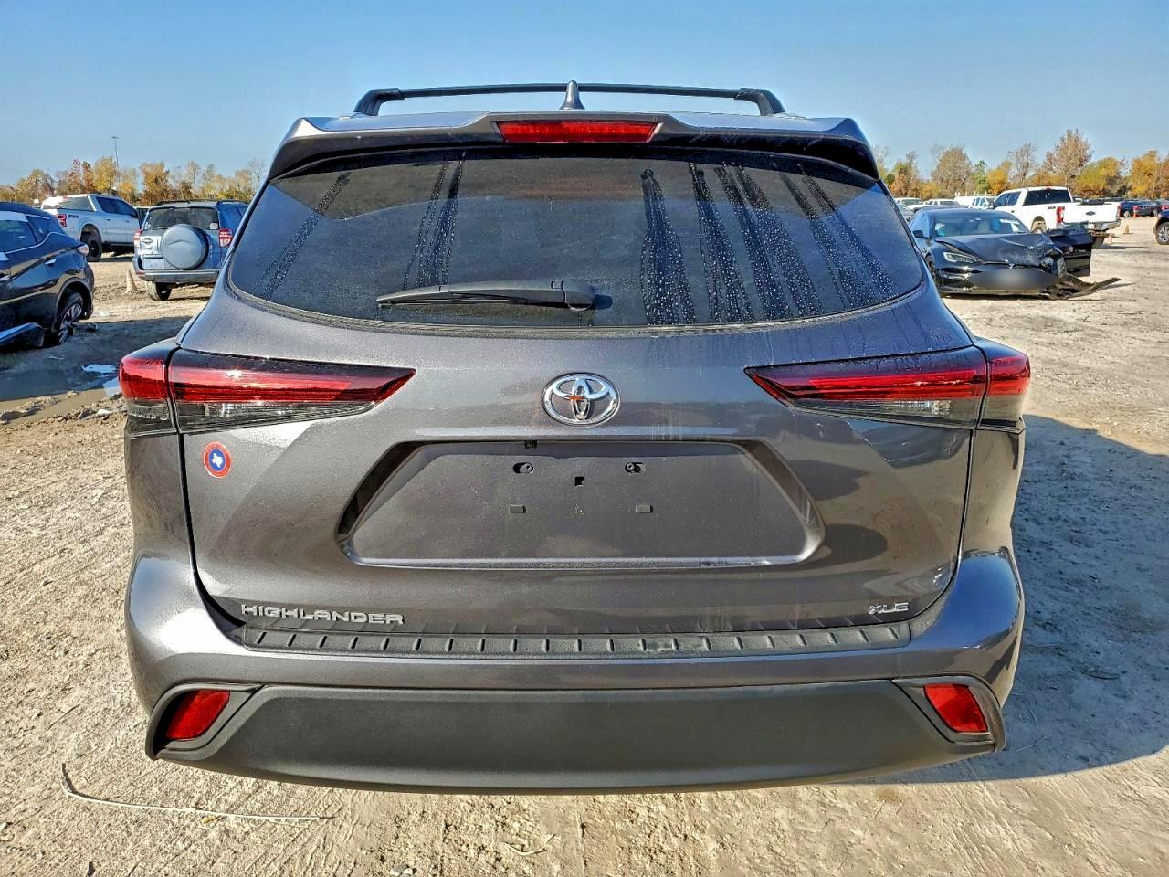 2024 Toyota Highlander Le - Image 6