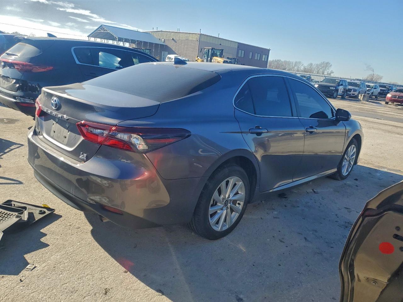 2024 Toyota Camry - Фото 3
