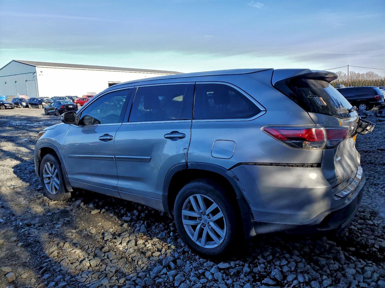 2015 Toyota Highlander Le - Image 2