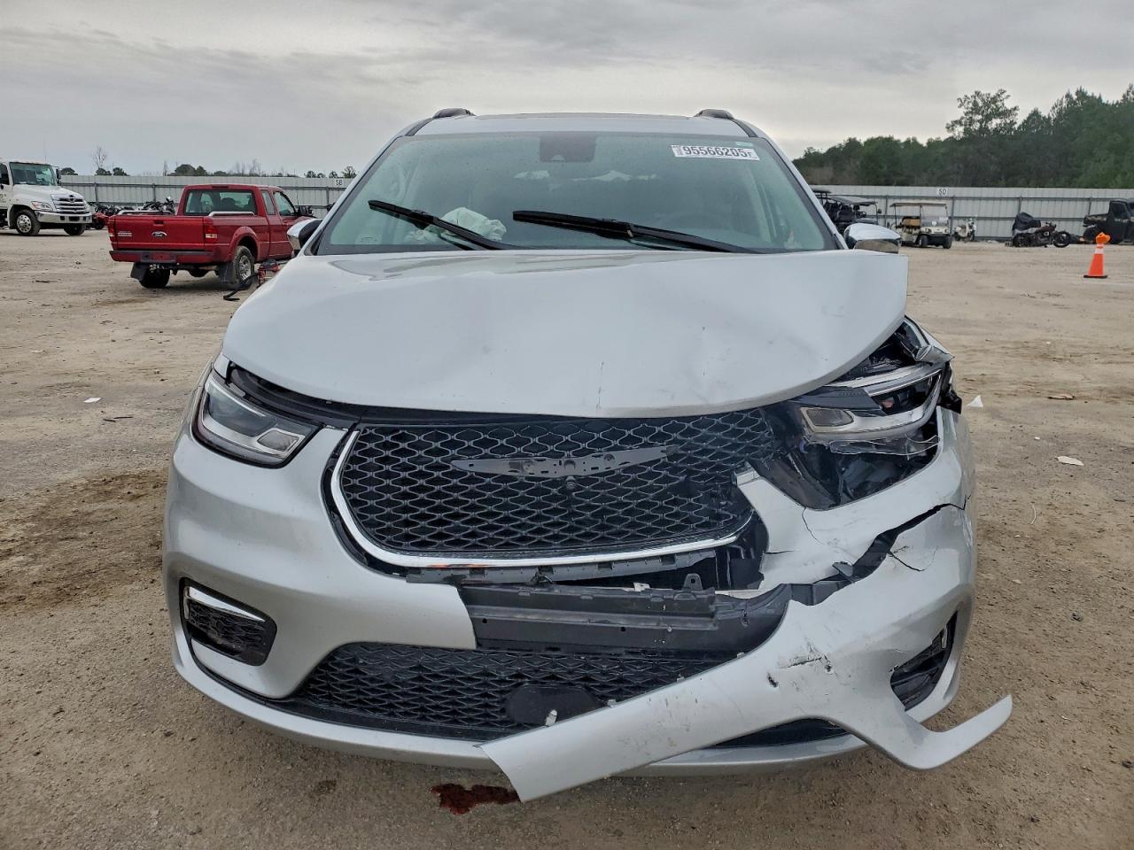 2023 Chrysler Pacifica Limited - Image 5