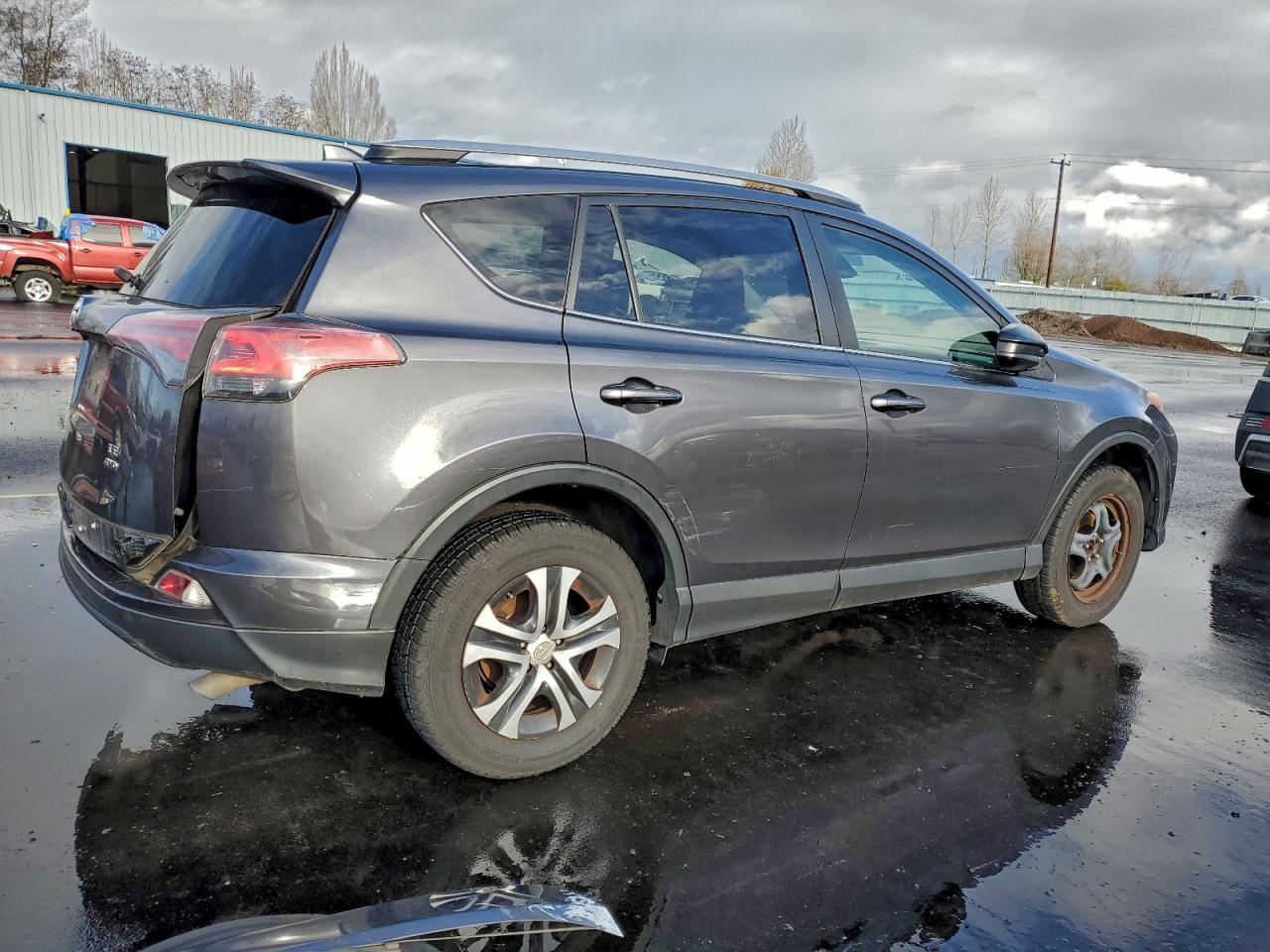 2017 Toyota Rav4 Le - Image 3