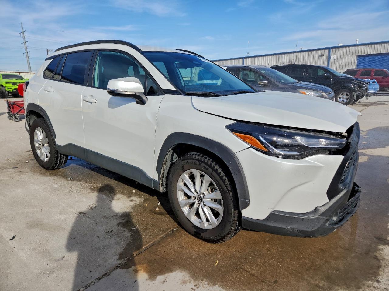 2023 Toyota Corolla Cross Le - Image 4