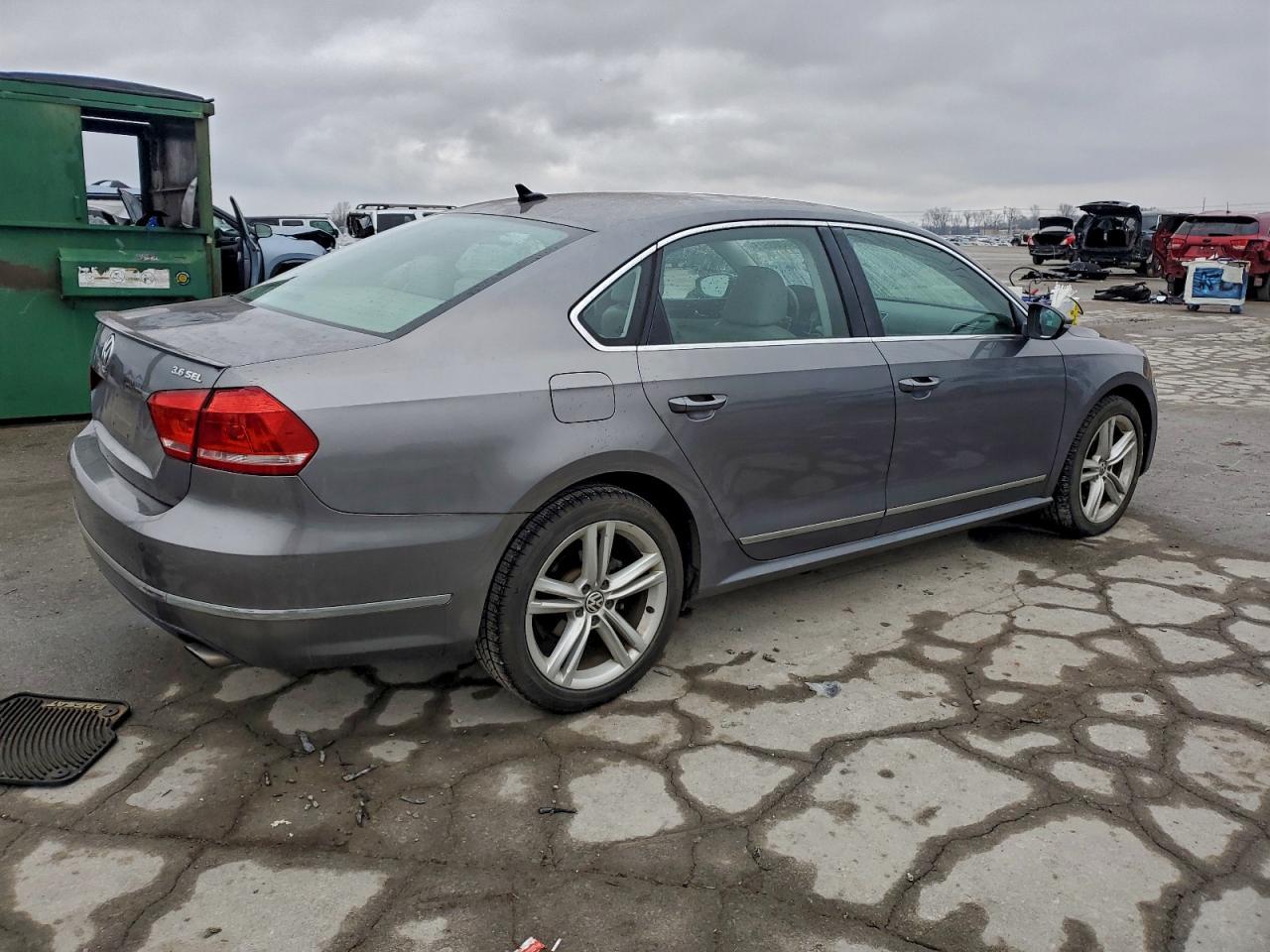2012 Volkswagen Passat Sel - Image 3