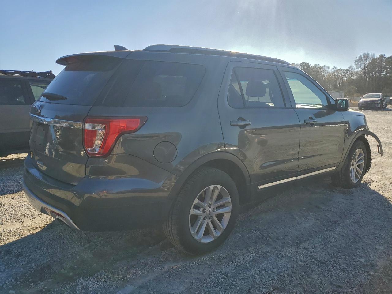 2017 Ford Explorer Xlt - Фото 3