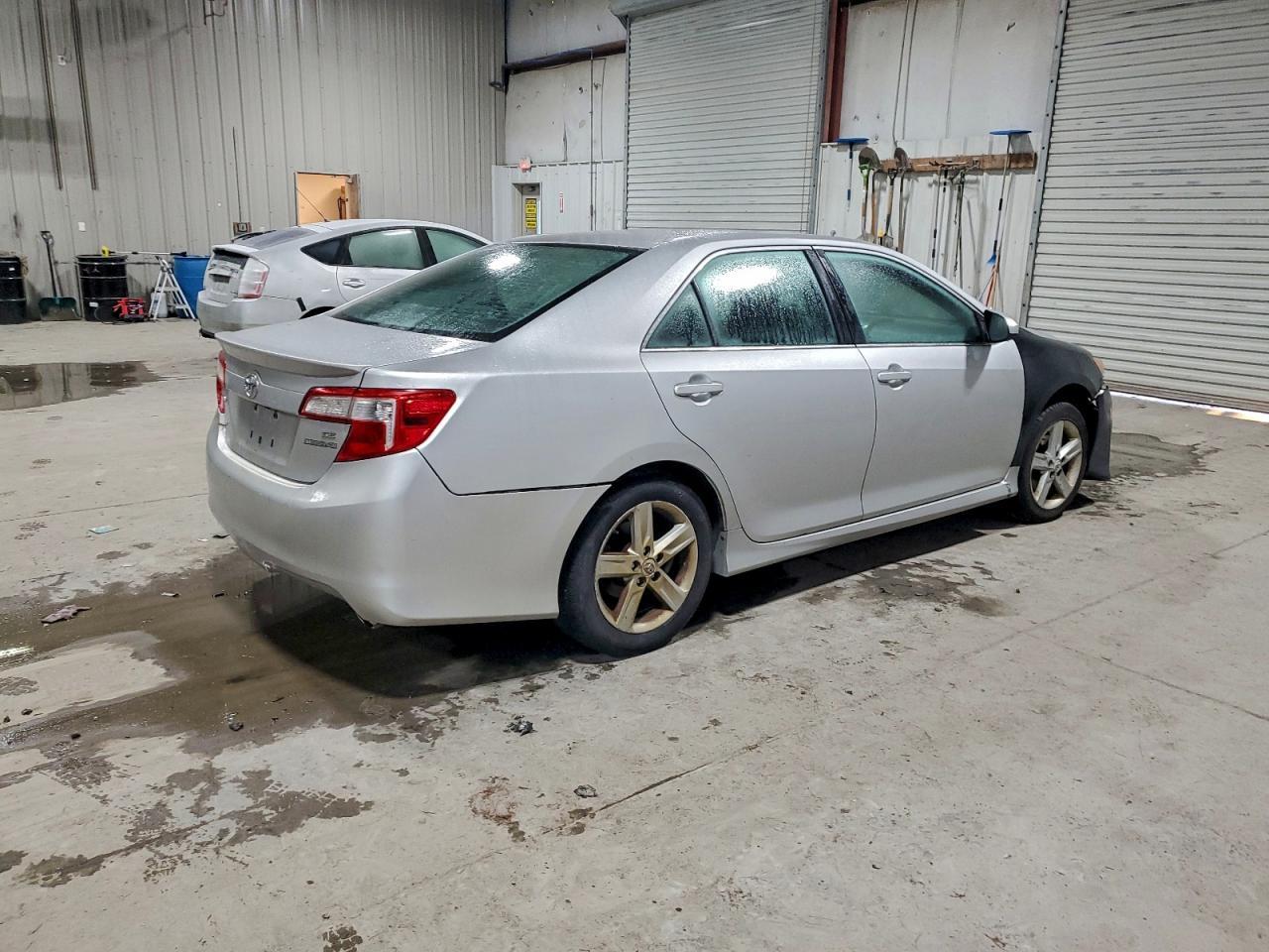 2012 Toyota Camry Se - Image 3