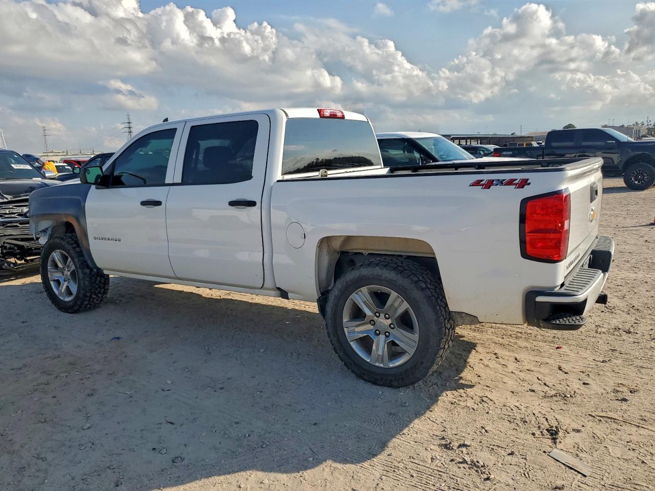 2018 Chevrolet Silver1500 - Фото 2