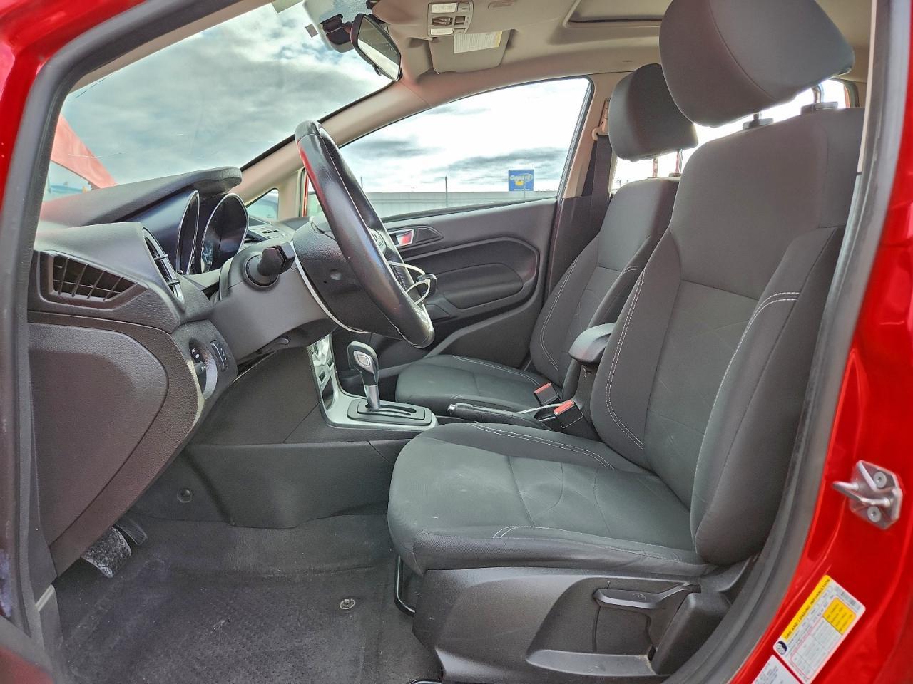 2015 Ford Fiesta Se - Фото 7