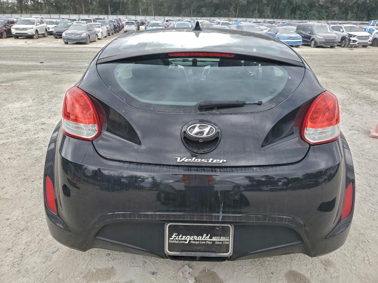 2017 Hyundai Veloster - Фото 6