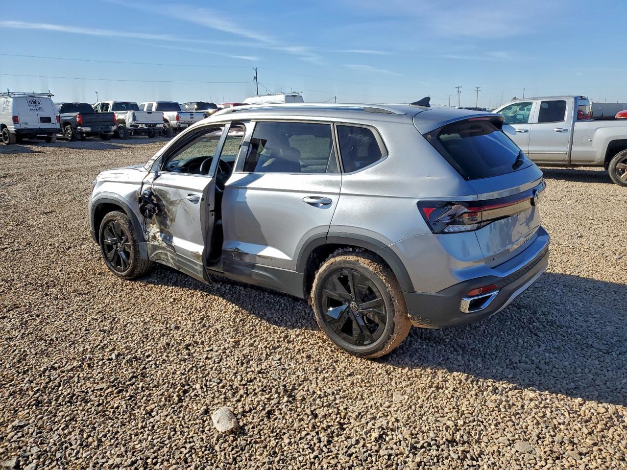 2025 Volkswagen Taos Se - Image 2