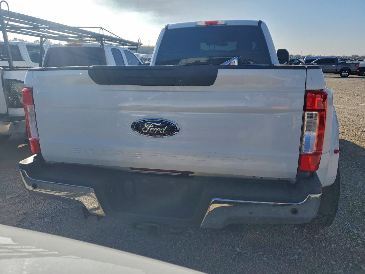 2019 Ford F350 Super Duty - Фото 6