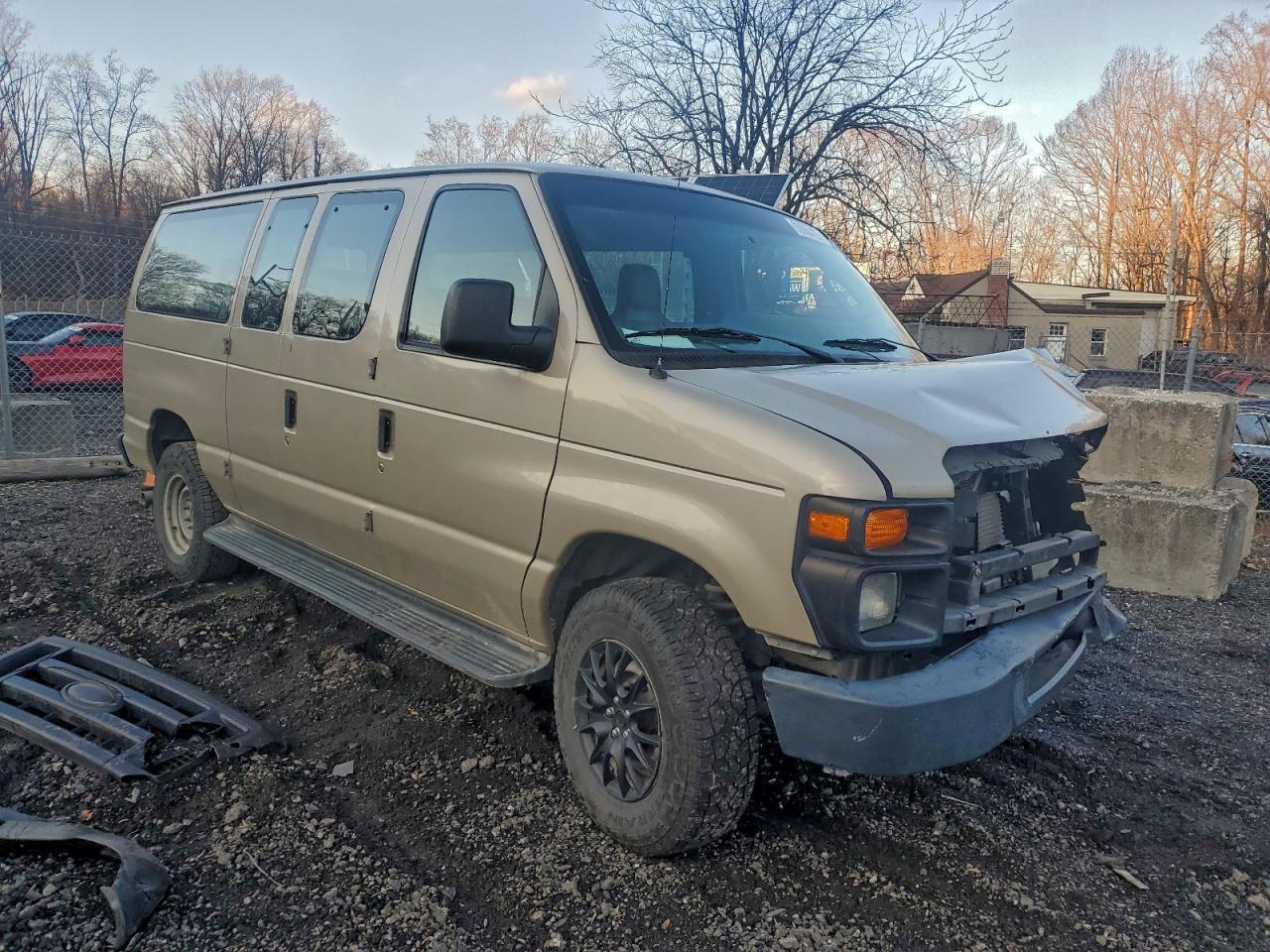 2014 Ford Econoline E250 Van - Image 4