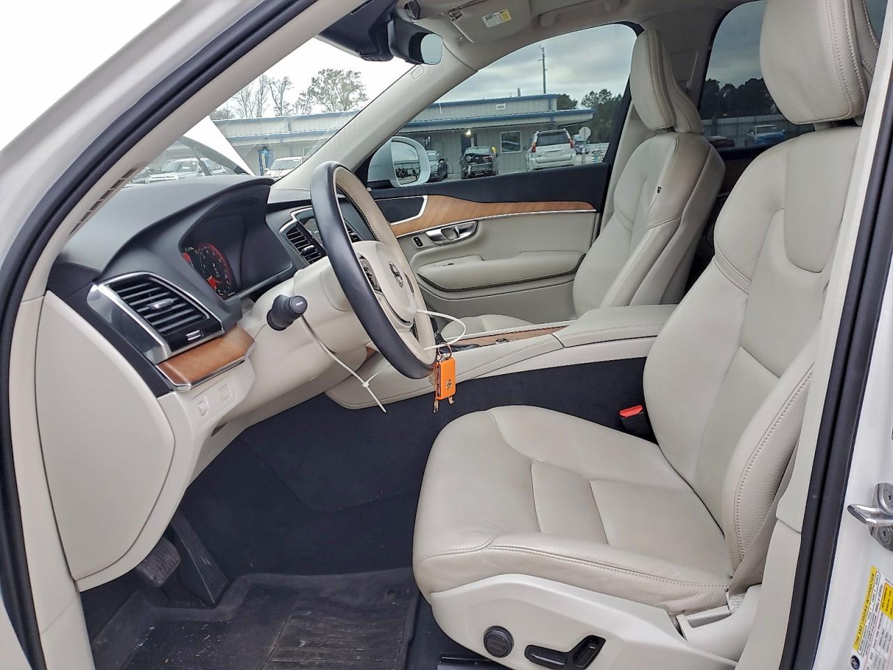 2022 Volvo Xc90 T6 Momentum - Image 7