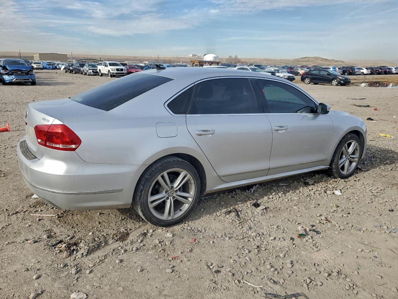 2013 Volkswagen Passat Se - Image 3