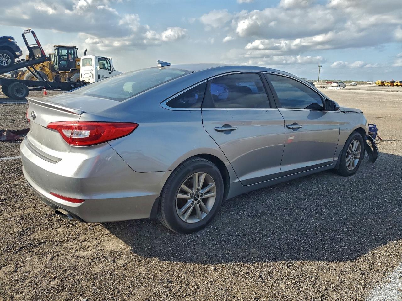 2017 Hyundai Sonata Se - Image 3
