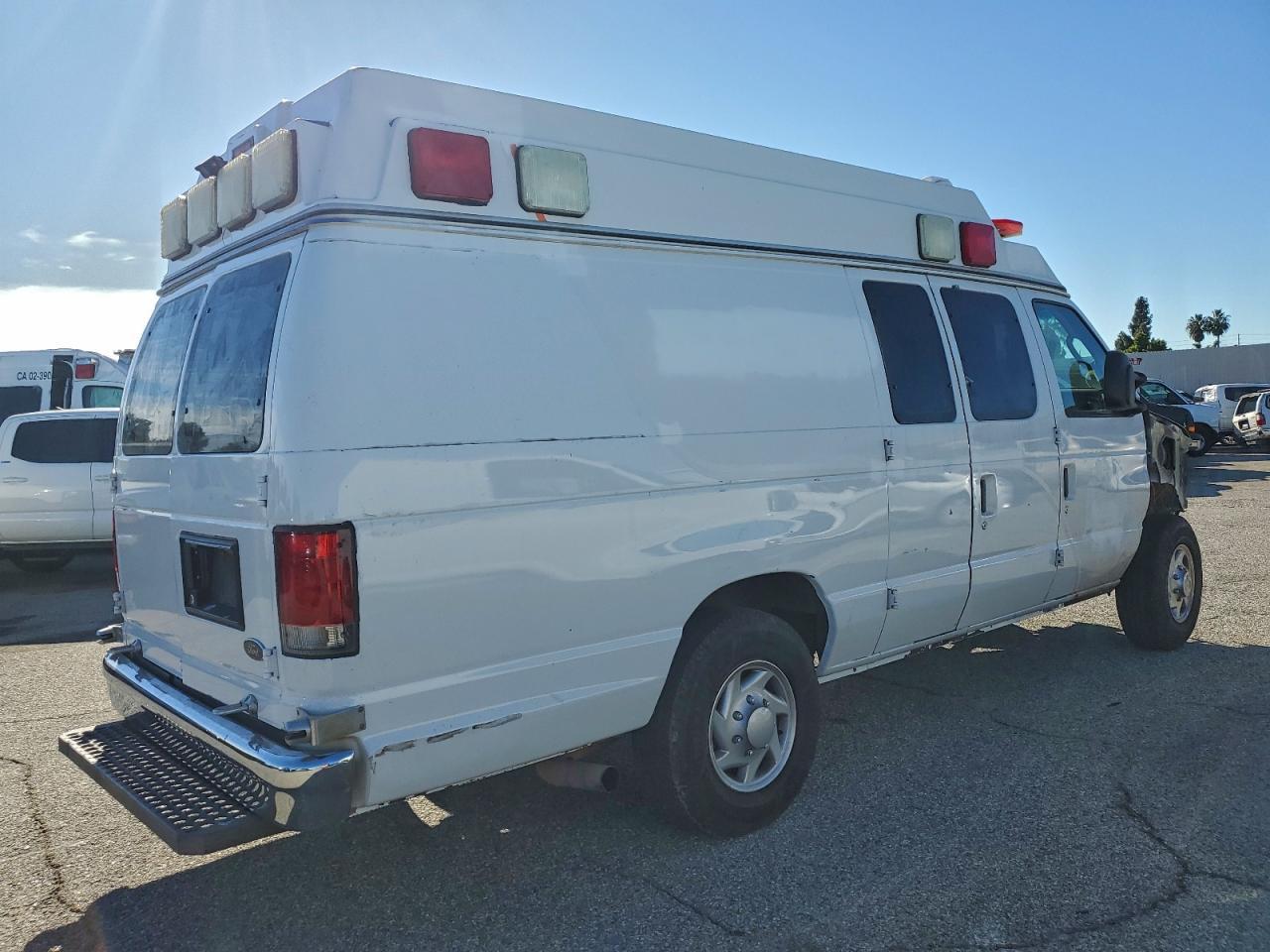 2014 Ford E350 Ambulance - Фото 3